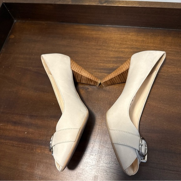 Coach ‘Tatiana’ Burnished Leather Peep-Toe Pumps, Parchment (Cream color) Size 7 - Picture 5 of 10
